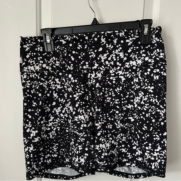 Fabletics Boost Powerhold high waisted short - Picture 2 of 3